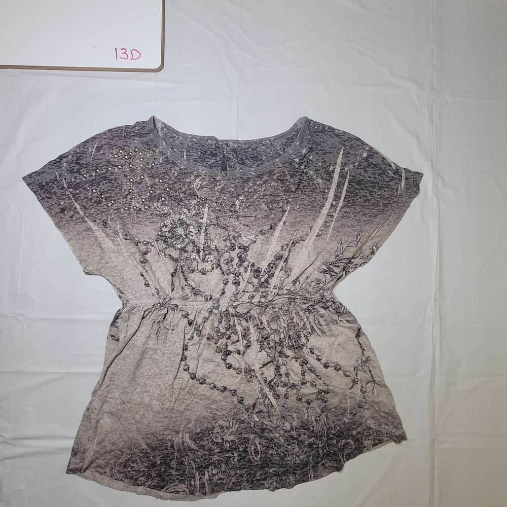 Womens American Age short sleeve blouse.  Gray/White.  Size‎ Small.  Jewels